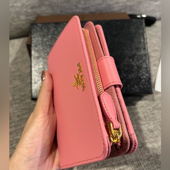 Prada BNWT wallet - Picture 2 of 5